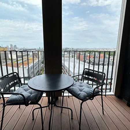 With Panoramic View On פריז